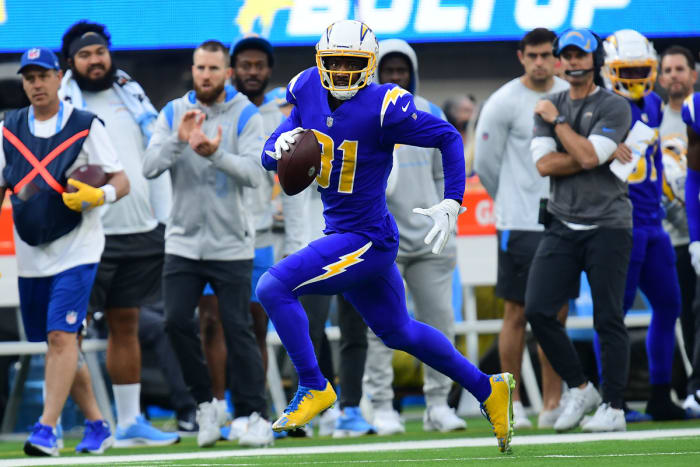 Dec 12, 2021; Inglewood, California, USA; Los Angeles Chargers wide receiver Mike Williams (81) runs the ball against the New York Giants during the first half at SoFi Stadium. Mandatory Credit: Gary A. Vasquez-USA TODAY Sports